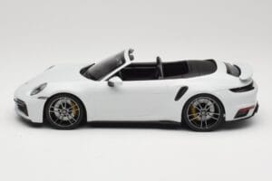 Porsche 911 992 Turbo S Kabriolet White Metallic Minichamps 1:18 155069080 Kov – obrázok 3 z 6
