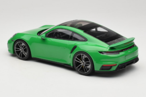 Porsche 911 992 Turbo S Zelený Minichamps 1:18 153069077 Kov – obrázok 5 z 6