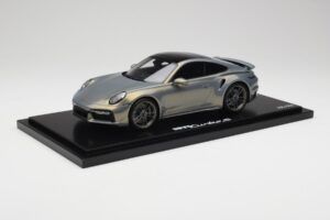 Porsche 911 Turbo S 992 Silver Bamboo Chromaflire With Display Case Spark 1:18 WAP0219100RTSS Živica – obrázok 2 z 7