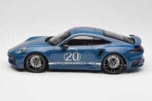Porsche 911 992 Turbo S Sport Design Package Gentian Blue Metallic Minichamps 1:18 155069170 Kov – obrázok 3 z 6