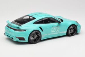 Porsche 911 992 Turbo S Sport Design Package Racing Green Minichamps 1:18 155069175 Kov – obrázok 2 z 6