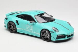 Porsche 911 992 Turbo S Sport Design Package Racing Green Minichamps 1:18 155069175 Kov – obrázok 4 z 6