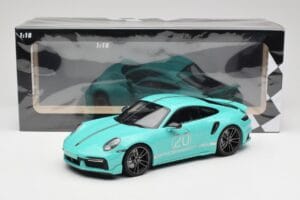 Porsche 911 992 Turbo S Sport Design Package Racing Green Minichamps 1:18 155069175 Kov – obrázok 6 z 6