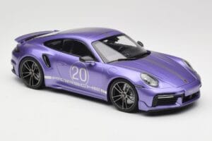 Porsche 911 992 Turbo S Sport Design Package Viola Metallic Minichamps 1:18 155069174 Kov – obrázok 4 z 6