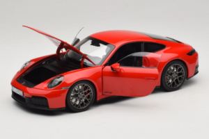 Porsche 911 992.2 Carrera 4 GTS Guards Red Norev 1:18 187171 Kov – obrázok 2 z 8