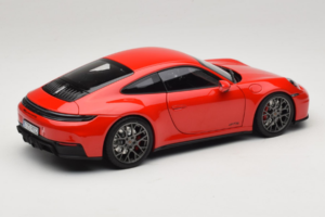 Porsche 911 992.2 Carrera 4 GTS Guards Red Norev 1:18 187171 Kov – obrázok 3 z 8
