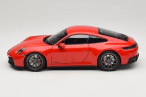 Porsche 911 992.2 Carrera 4 GTS Guards Red Norev 1:18 187171 Kov – obrázok 4 z 8
