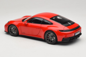 Porsche 911 992.2 Carrera 4 GTS Guards Red Norev 1:18 187171 Kov – obrázok 7 z 8