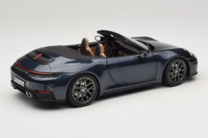 Porsche 911 992.2 Carrera Kabriolet Yachting Blue Norev 1:18 187180 Kov – obrázok 3 z 8