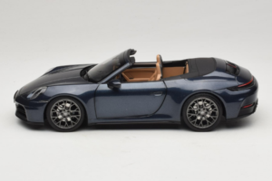 Porsche 911 992.2 Carrera Kabriolet Yachting Blue Norev 1:18 187180 Kov – obrázok 4 z 8