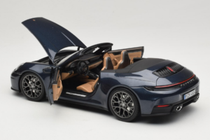 Porsche 911 992.2 Carrera Kabriolet Yachting Blue Norev 1:18 187180 Kov – obrázok 5 z 8