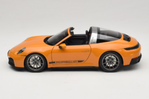 Porsche 911 992.2 Targa 4 GTS Bahama Yellow Norev 1:18 187190 Kov – obrázok 5 z 10