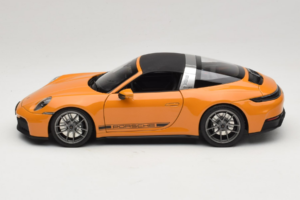 Porsche 911 992.2 Targa 4 GTS Bahama Yellow Norev 1:18 187190 Kov – obrázok 6 z 10