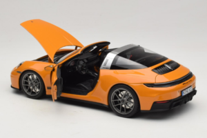 Porsche 911 992.2 Targa 4 GTS Bahama Yellow Norev 1:18 187190 Kov – obrázok 7 z 10