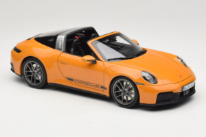 Porsche 911 992.2 Targa 4 GTS Bahama Yellow Norev 1:18 187190 Kov – obrázok 8 z 10
