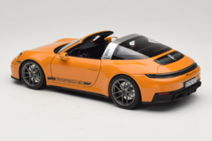 Porsche 911 992.2 Targa 4 GTS Bahama Yellow Norev 1:18 187190 Kov – obrázok 9 z 10