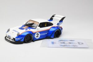 Porsche 911 993 RWB X Liberty Walk Biely S Modrou GT Spirit 1:18 GT530 Živica – obrázok 7 z 8