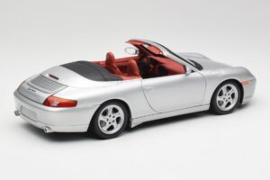 Porsche 911 996 Kabriolet Strieborný Gate 1:18 1052 Kov – obrázok 3 z 8