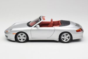 Porsche 911 996 Kabriolet Strieborný Gate 1:18 1052 Kov – obrázok 4 z 8