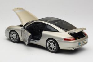 Porsche 911 996 Carrera 4S Strieborný Maisto 1:18 WAP02102212 Kov – obrázok 5 z 8