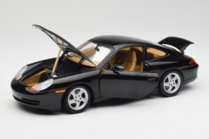 Porsche 911 996 Carrera Čierny Gate 1:18 1043 Kov – obrázok 2 z 8