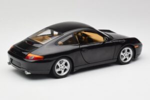 Porsche 911 996 Carrera Čierny Gate 1:18 1043 Kov – obrázok 3 z 8