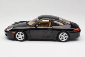 Porsche 911 996 Carrera Čierny Gate 1:18 1043 Kov – obrázok 4 z 8