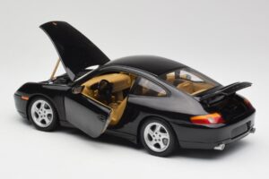 Porsche 911 996 Carrera Čierny Gate 1:18 1043 Kov – obrázok 5 z 8
