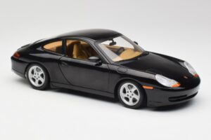 Porsche 911 996 Carrera Čierny Gate 1:18 1043 Kov – obrázok 6 z 8