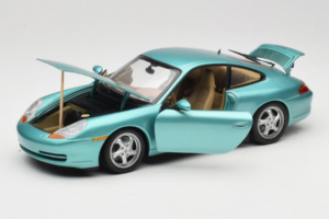 Porsche 911 996 Green Metallic UT Models 1:18 27901 Kov – obrázok 2 z 8