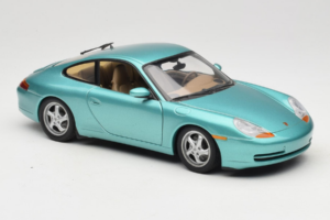 Porsche 911 996 Green Metallic UT Models 1:18 27901 Kov – obrázok 6 z 8