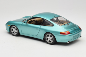 Porsche 911 996 Green Metallic UT Models 1:18 27901 Kov – obrázok 7 z 8
