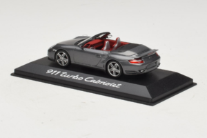 Porsche 911 997 Turbo Cabriolet Grey Metallic Minichamps 1:43 WAP02015218 Kov – obrázok 3 z 4