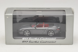 Porsche 911 997 Turbo Cabriolet Grey Metallic Minichamps 1:43 WAP02015218 Kov – obrázok 4 z 4