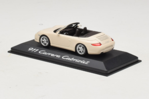 Porsche 911 997 Carrera Kabriolet Biely Minichamps 1:43 WAP02001118 Kov – obrázok 3 z 5