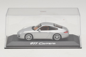Porsche 911 997 Carrera Silver Metallic Minichamps 1:43 WAP02001218 Kov – obrázok 4 z 5