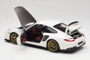 Porsche 911 997 GT2 RS Biely & Zlatý Kolesá Minichamps 1:18 100069406 Kov – obrázok 5 z 8