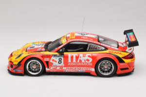 Porsche 911 997 GT3 R #8 De Lorenzi Racing De Lorenzi 24 Hours of Spa 2011 Minichamps 1:18 151118918 Kov – obrázok 3 z 6