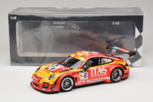 Porsche 911 997 GT3 R #8 De Lorenzi Racing De Lorenzi 24 Hours of Spa 2011 Minichamps 1:18 151118918 Kov – obrázok 6 z 6