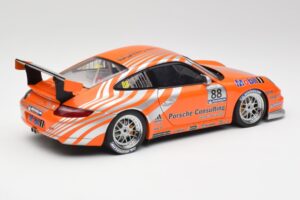 Porsche 911 997 GT3 R #88 Porsche Consulting 2005 AUTOart 1:18 77821 Kov – obrázok 3 z 8