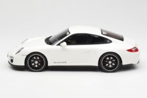 Porsche 911 997 GTS Biely GT Spirit 1:18 GT287 Živica – obrázok 3 z 6