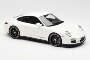 Porsche 911 997 GTS Biely GT Spirit 1:18 GT287 Živica – obrázok 4 z 6
