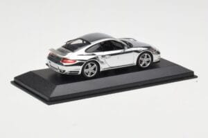 Porsche 911 997 Turbo Chrome Silver Minichamps 1:43 WAP02060816-R Kov – obrázok 2 z 5