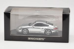Porsche 911 997 Turbo Chrome Silver Minichamps 1:43 WAP02060816-R Kov – obrázok 5 z 5
