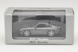 Porsche 911 997 Turbo Grey Metallic Minichamps 1:43 WAP02013116 Kov – obrázok 4 z 4