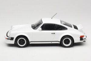 Porsche 911 SC GT Race Version IXO 1:18 18CMC007 Kov – obrázok 3 z 6