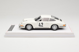 Porsche 911 S #42 R. Buchet / H. Linge Auguste Veuillet 24 Hours of Le Mans Class Winner 1967 IVY 1:18 REMC006 Živica