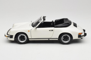 Porsche 911 SC Kabriolet Biely Minichamps 1:18 100063031 Kov – obrázok 4 z 8