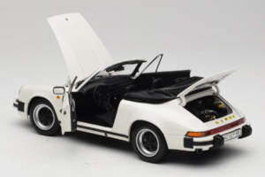 Porsche 911 SC Kabriolet Biely Minichamps 1:18 100063031 Kov – obrázok 5 z 8