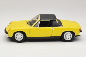 Porsche 914 Žltý Revell 1:18 8976 Kov – obrázok 4 z 8